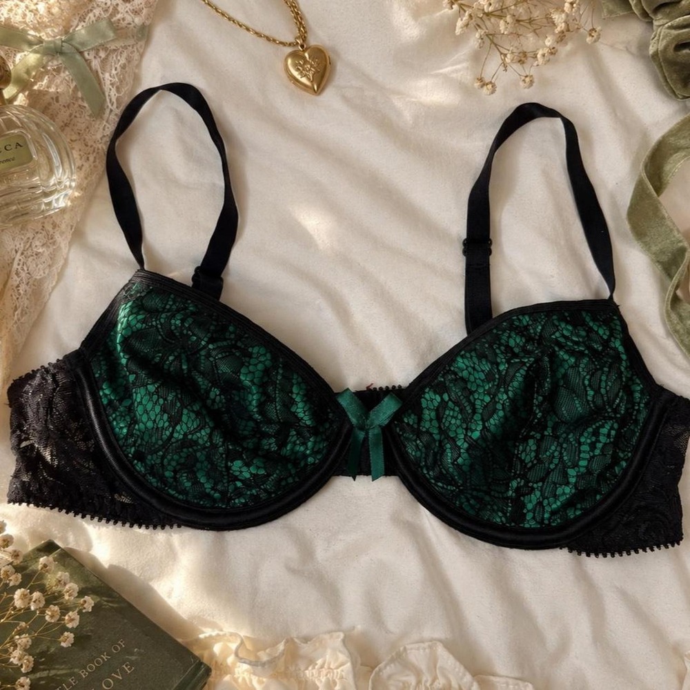Y2K Escante black and emerald green lace underwire bra
